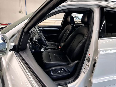 Used 2018 Audi Q3 2.0T Premium Plus w/ Premium Plus Package FWD image 23