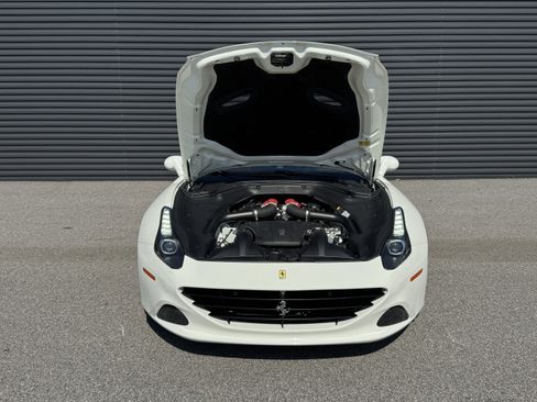 Used 2017 Ferrari California T image 21