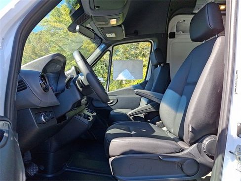 Used 2025 Mercedes-Benz Sprinter 2500 image 13