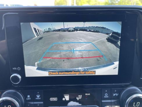 Used 2023 Toyota Highlander XLE image 34