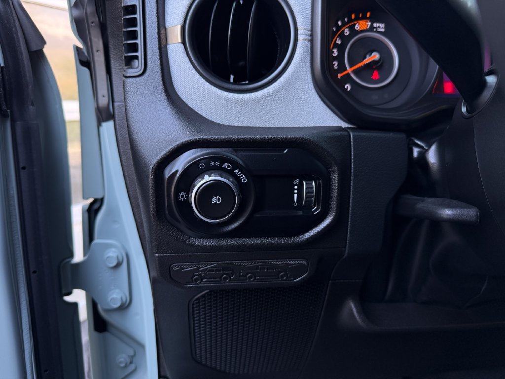 Used 2024 Jeep Wrangler Unlimited Sport AWD/4WD image 27
