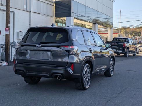 Used 2025 Subaru Forester Touring image 4