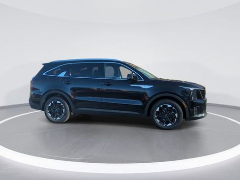 Used 2024 Kia Sorento S image 9
