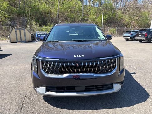 Certified 2025 Kia Carnival image 8