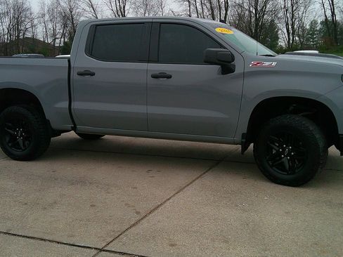 Used 2024 Chevrolet Silverado 1500 Custom Trail Boss AWD/4WD image 3