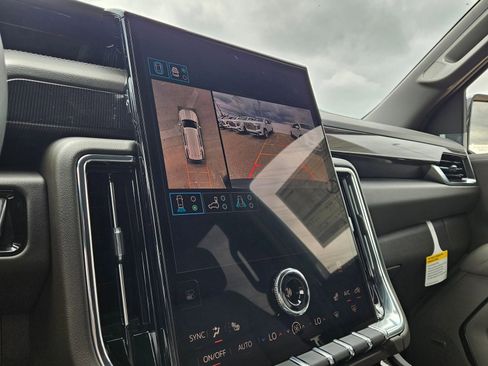 New 2026 GMC Yukon Elevation image 17