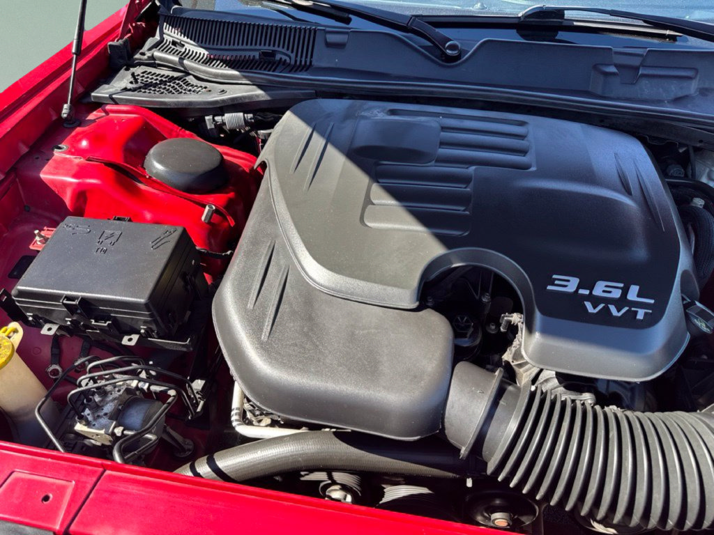 Used 2015 Dodge Challenger SXT w/ Driver Convenience Group RWD image 26