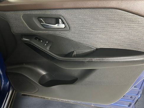 Used 2021 Nissan Rogue SV FWD image 15
