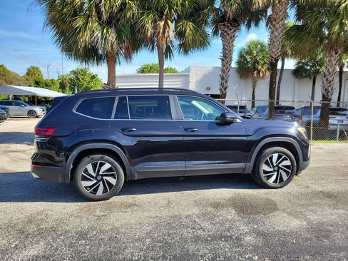 Used 2025 Volkswagen Atlas SE FWD image 9