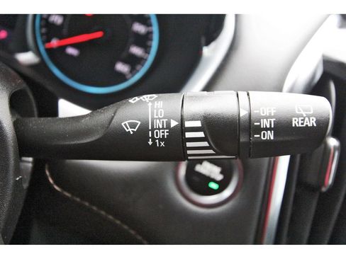 Used 2021 Chevrolet Traverse Premier w/ LPO, Blackout Package FWD image 20