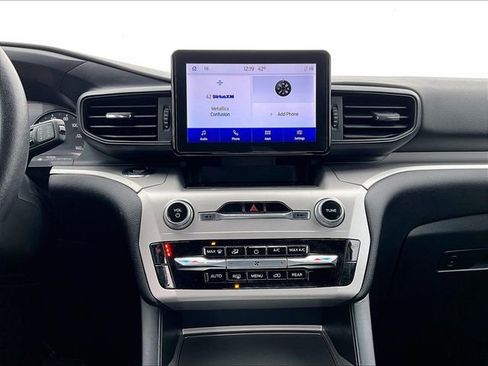 Used 2023 Ford Explorer XLT image 18