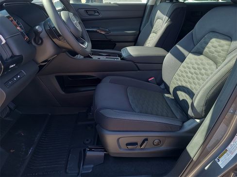 New 2025 Nissan Pathfinder SV image 13