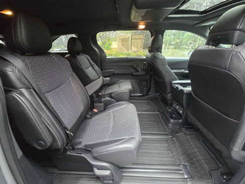 Used 2023 Toyota Sienna XSE AWD/4WD image 12