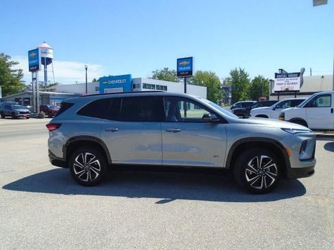 Used 2025 Buick Enclave Sport Touring AWD/4WD image 5