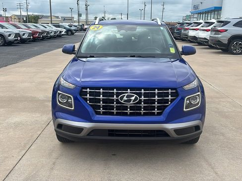 Used 2024 Hyundai Venue Limited image 4
