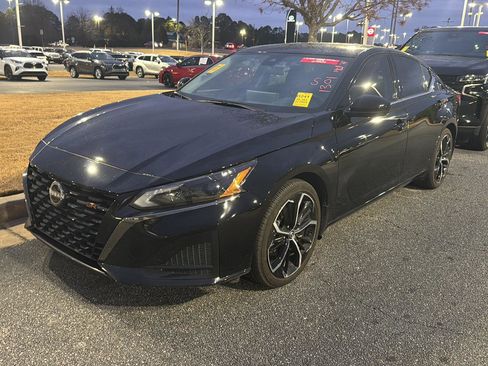 Used 2024 Nissan Altima 2.5 SR w/ SR Premium Package image 1