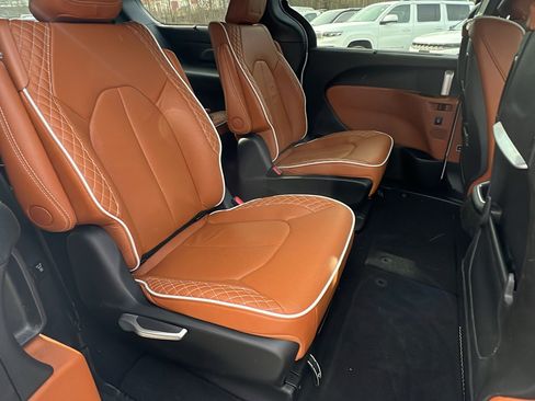 Used 2024 Chrysler Pacifica Pinnacle image 21
