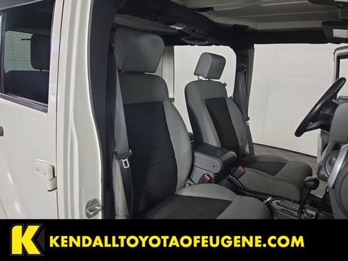 Used 2010 Jeep Wrangler Unlimited Sahara w/ Dual Top Group AWD/4WD image 27