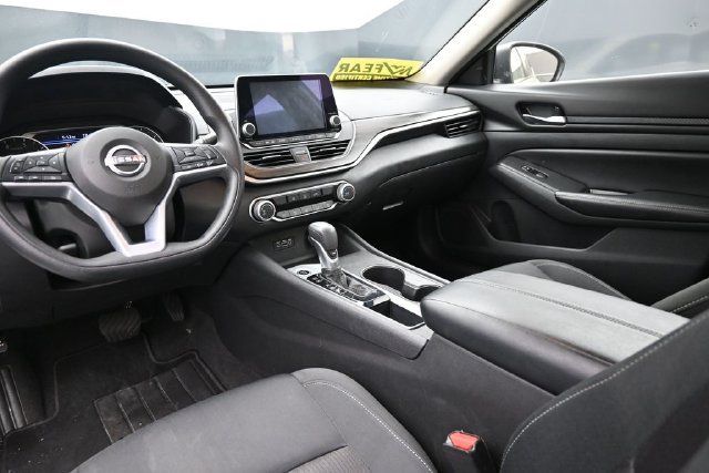 Used 2025 Nissan Altima 2.5 SV FWD image 25