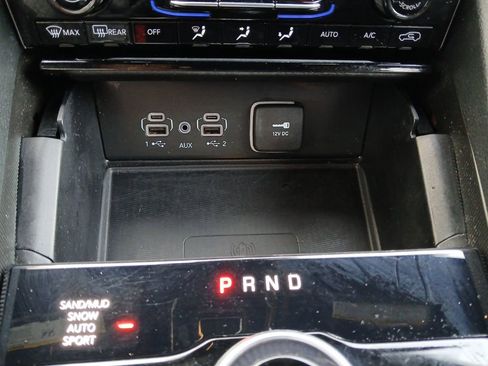 Used 2024 Jeep Grand Cherokee L Limited w/ Luxury Tech Group II image 22