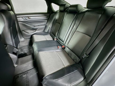 Used 2018 Honda Accord Sport image 9