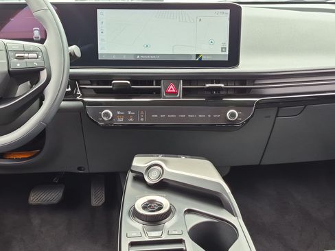 Used 2025 Kia EV6 Light w/ Light LR Technology Package RWD image 29