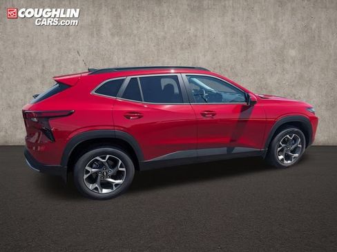New 2026 Chevrolet Trax LT w/ Driver Confidence Package FWD image 8