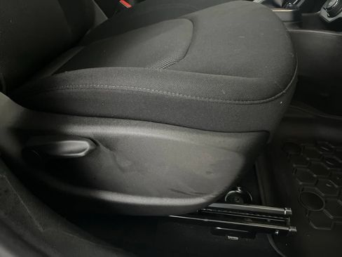 Used 2023 Jeep Renegade Latitude AWD/4WD image 56