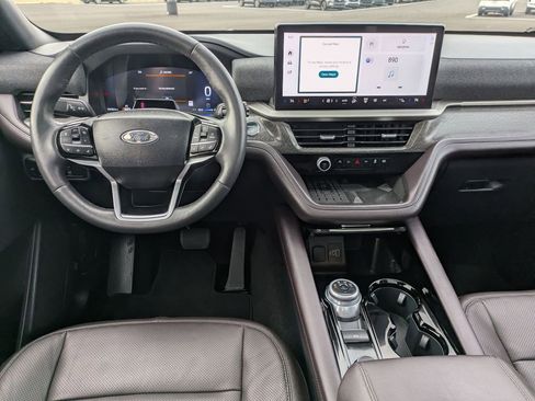 Used 2025 Ford Explorer Platinum w/ LUX Leather Package image 18