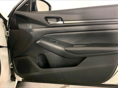 Used 2025 Nissan Altima 2.5 SV FWD image 11