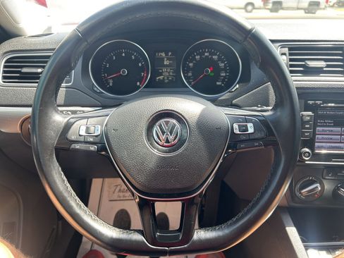Used 2015 Volkswagen Jetta SE FWD image 23