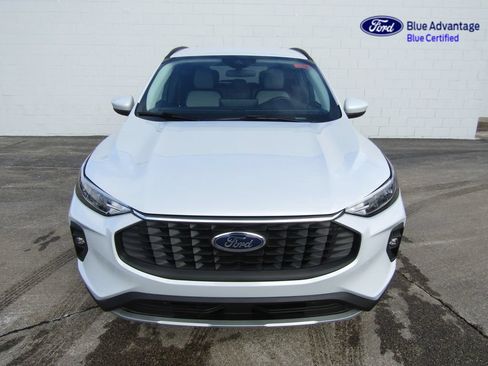 Certified 2025 Ford Escape SE FWD image 3