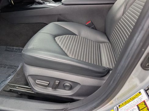 Used 2019 Toyota Camry SE w/ Carpet Mat Package FWD image 18