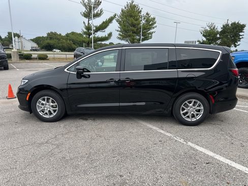 New 2026 Chrysler Pacifica Select image 19