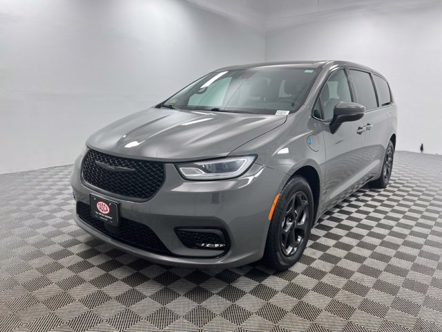 Used 2023 Chrysler Pacifica Touring-L w/ S Appearance Package FWD image 2