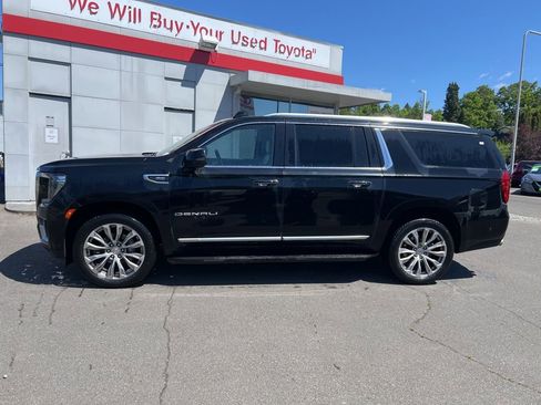 Used 2023 GMC Yukon XL Denali w/ Advanced Technology Package AWD/4WD image 7