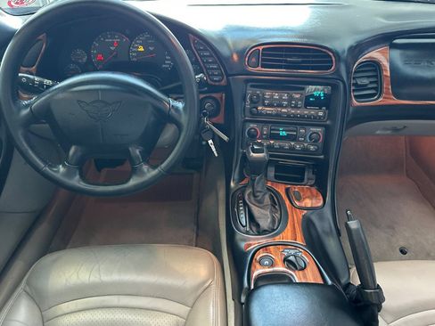 Used 1997 Chevrolet Corvette Coupe RWD image 12