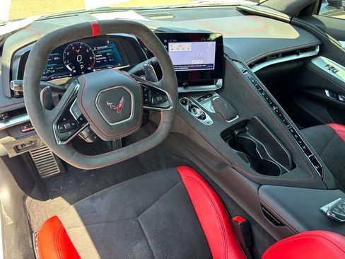 Used 2024 Chevrolet Corvette Stingray Premium Conv w/ Z51 Performance Package RWD image 10