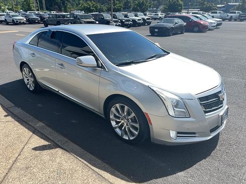 Used 2016 Cadillac XTS Luxury AWD/4WD image 4