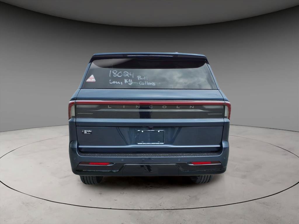 New 2025 Lincoln Navigator Reserve w/ Jet Appearance Package AWD/4WD image 8