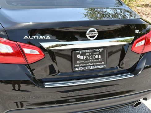 Used 2016 Nissan Altima 2.5 SL w/ Moonroof Package FWD image 10