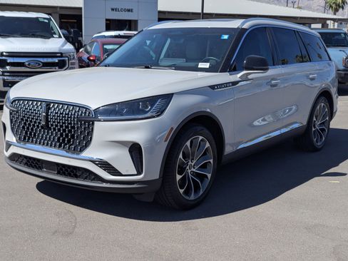 Certified 2025 Lincoln Aviator Reserve w/ Illumination Package RWD image 5
