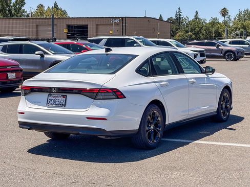 Used 2025 Honda Accord SE image 4