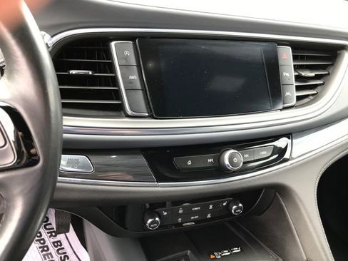 Used 2023 Buick Enclave Essence image 7