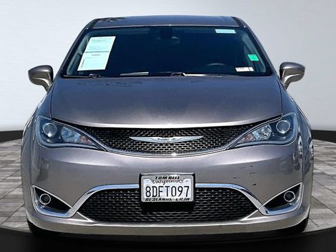 Used 2018 Chrysler Pacifica Touring Plus w/ Tire & Wheel Group FWD image 28