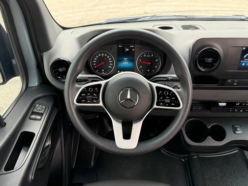 Used 2023 Mercedes-Benz Sprinter 2500 image 24