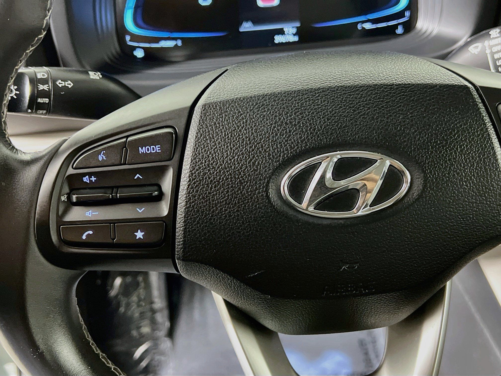 Used 2025 Hyundai Venue SEL FWD image 18