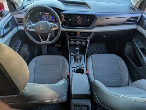 Used 2024 Volkswagen Taos SE w/ Panoramic Sunroof Package image 23