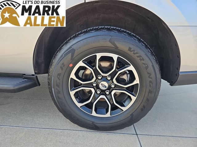 Used 2024 Ford Expedition XLT AWD/4WD image 32