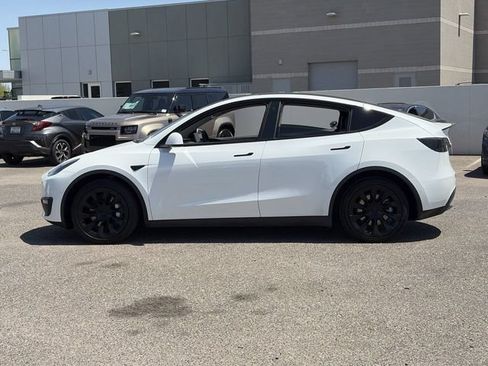 Used 2021 Tesla Model Y Long Range AWD/4WD image 9